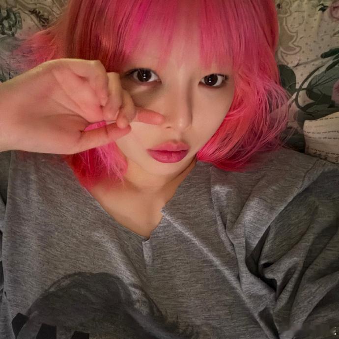 泫雅回应放任职业生涯崩塌泫雅 我从未有一次不爱舞台过 有一位自称喜欢泫雅10多年