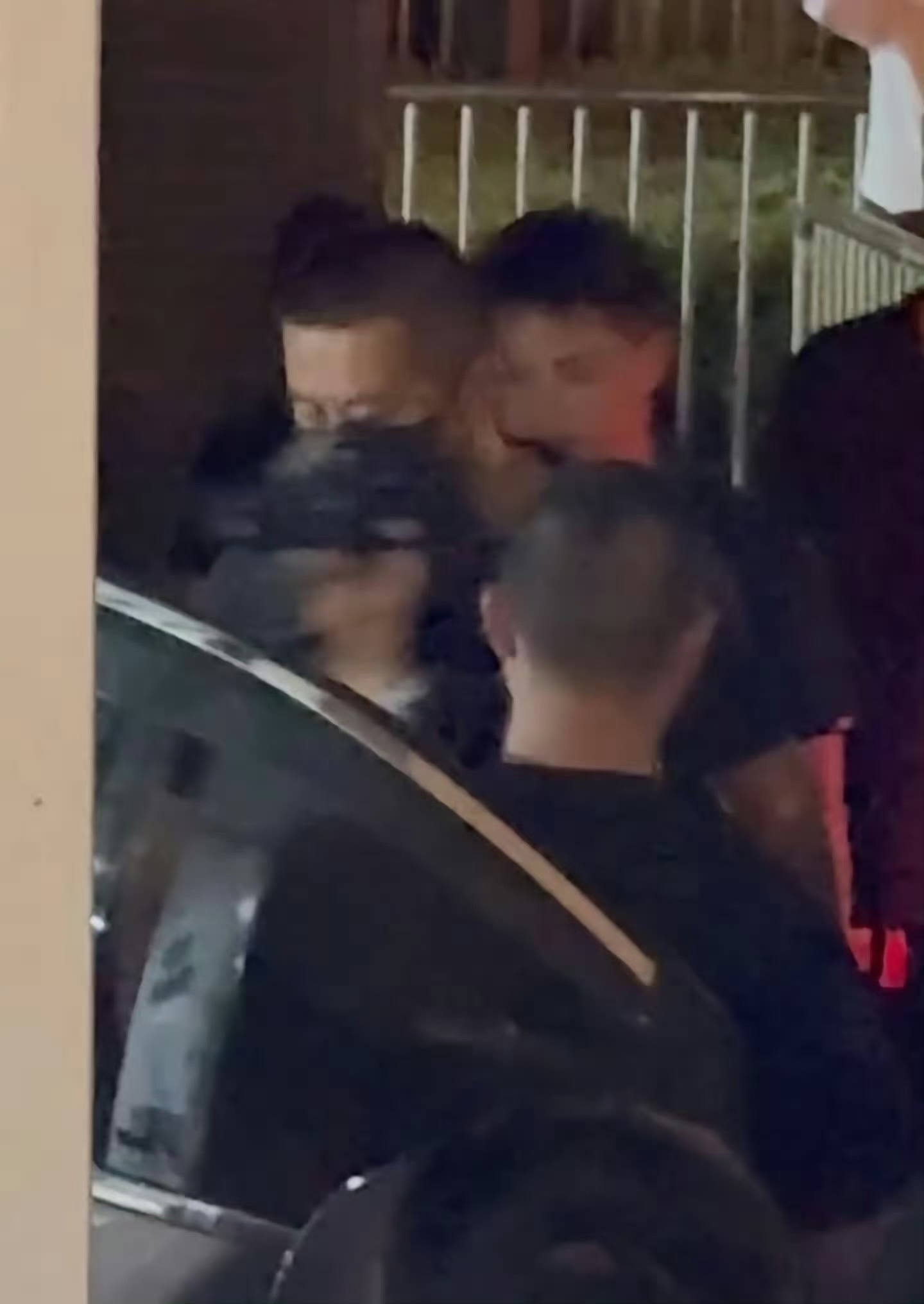丁程鑫 手指骨裂根据现场参与录制的粉丝爆料，丁程鑫在录好六游戏环节手指骨裂～随后