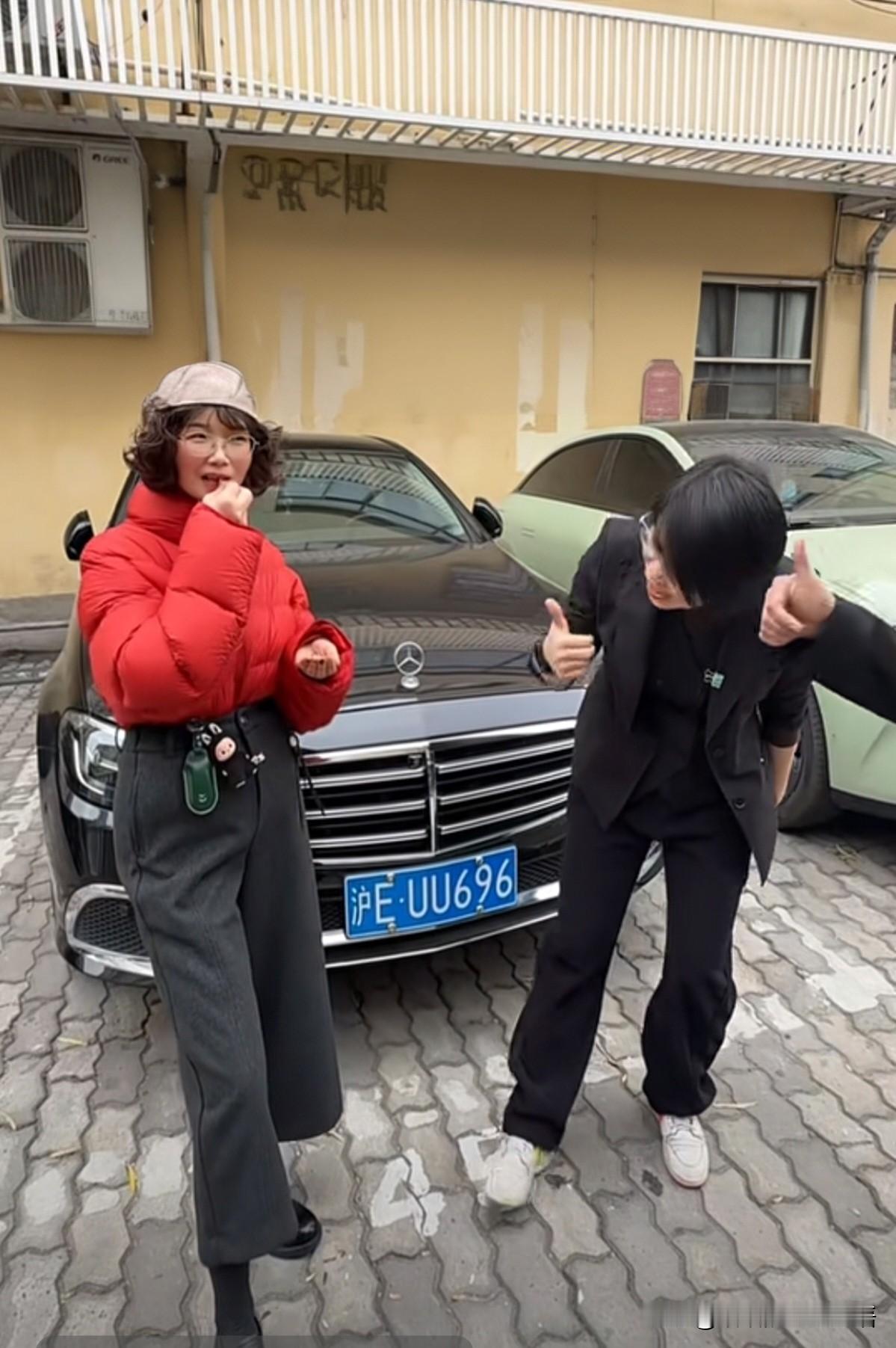 我以后买了豪车，也要把棉衣塞进裤子里。