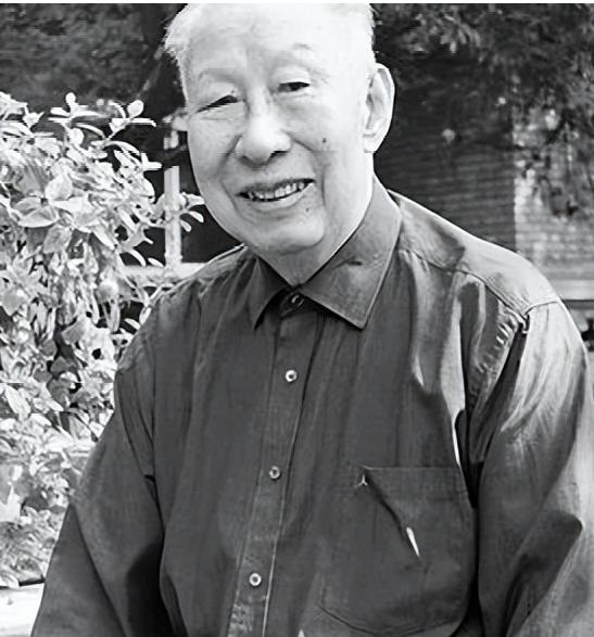1943年，15个日军被八路军堵在窑洞里，拒不投降。哪知八路军指战员曾美嘿嘿一笑
