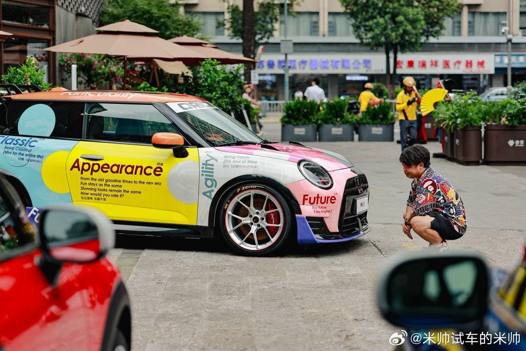 打卡MINI人民公园快闪区域，MINI没去2026成都车展，想来看MINI朋友们