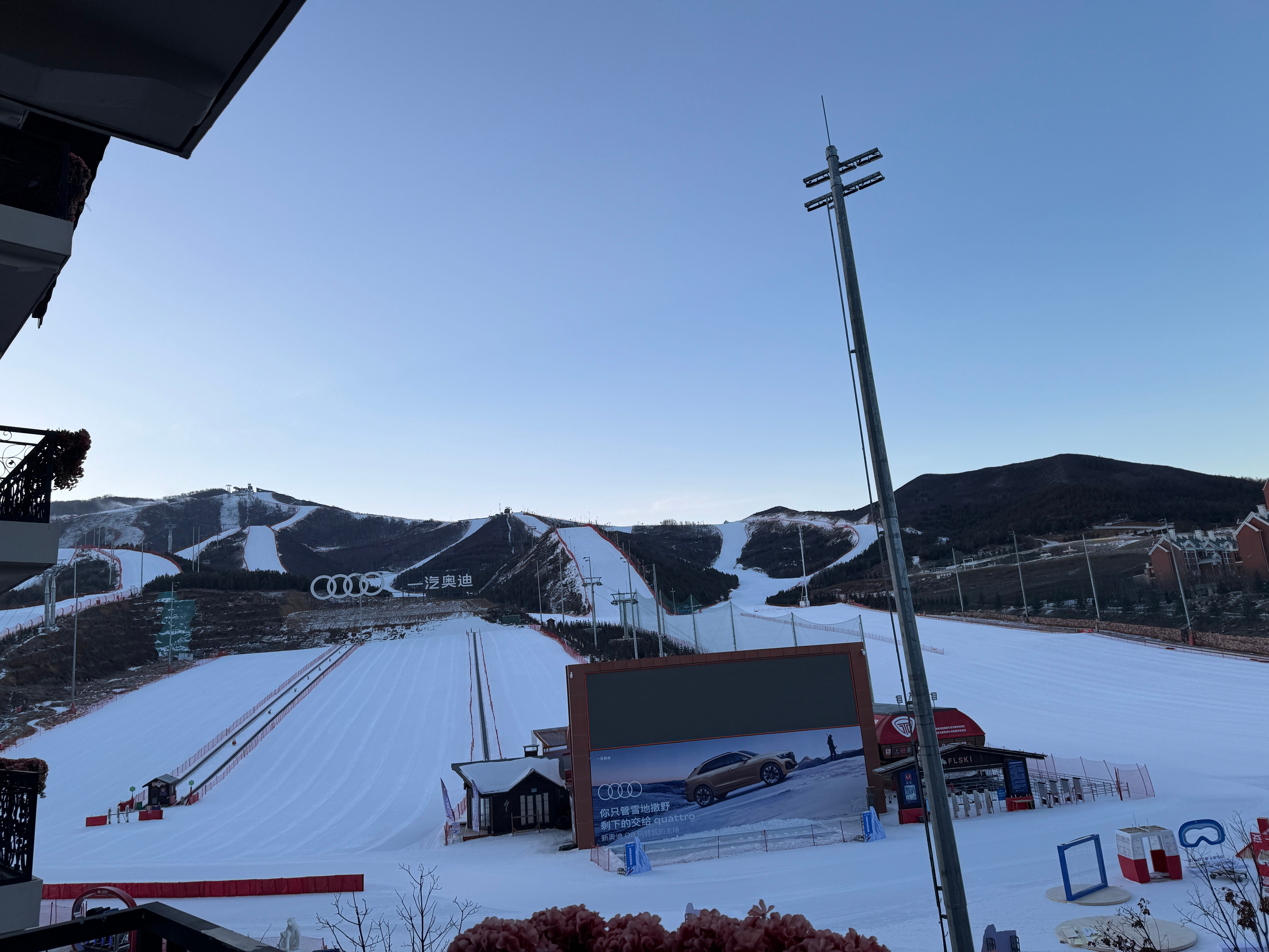 工作日顶门的快乐谁懂啊 ！！我的邪修是：七点起床顶门，滑到十点多吃早餐（十点半闭