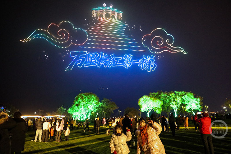 夜空绘新韵 光影耀云阳