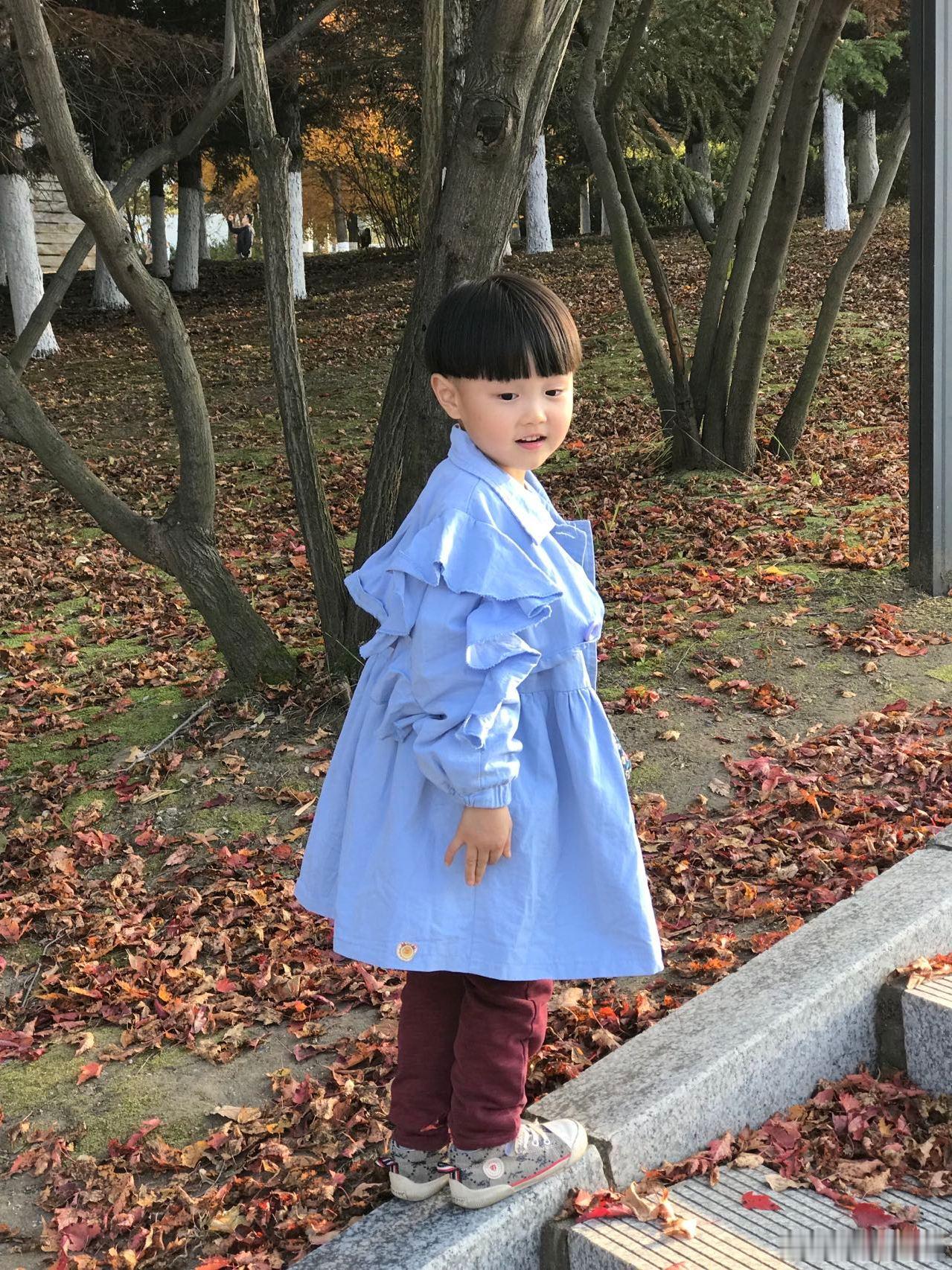 #旅途光影#阳光洒进房间，新的一天开始了，带着妹妹去户外享受美好时光……虽然深秋
