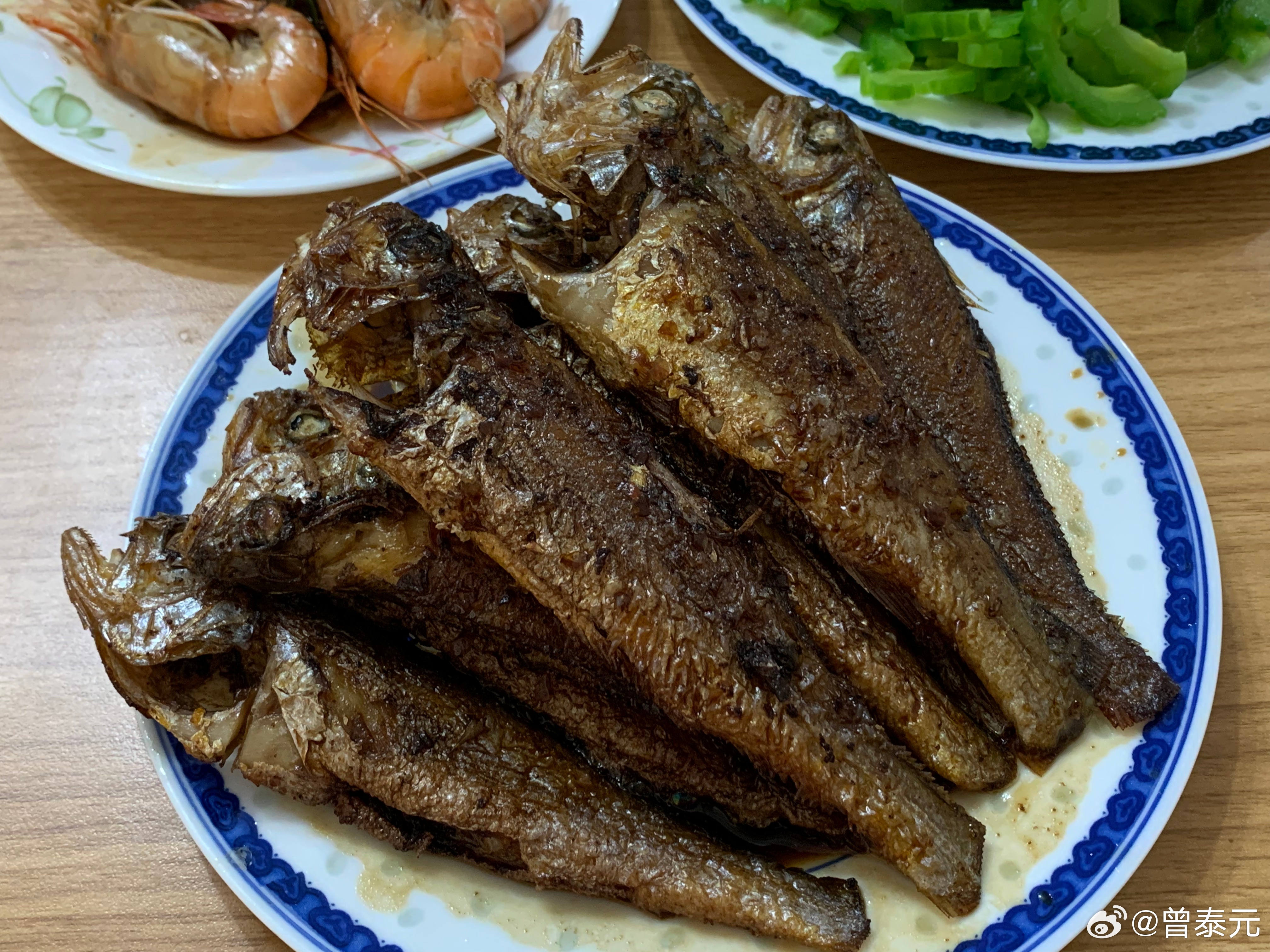 熏鱼，食材是浙江舟山的小黄鱼，好吃，连吃了好几条
