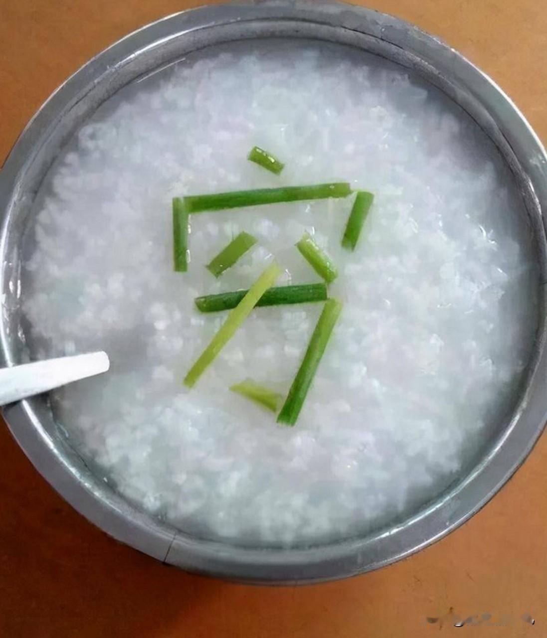 连泡面包装袋里的碎渣都成了战略储备粮

账户余额比沙漠的雨季还要短暂

蚂蚁花呗
