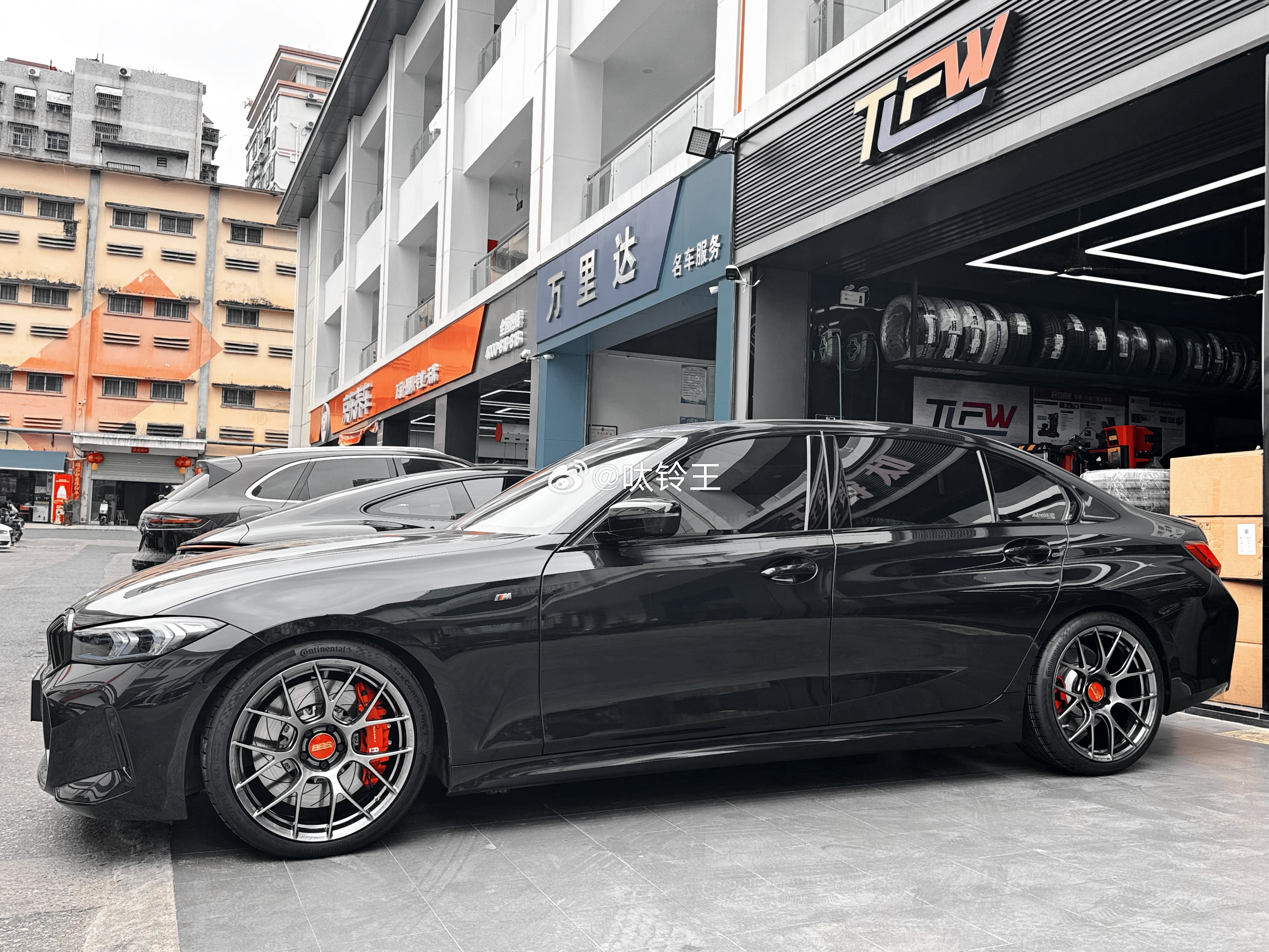 心心念念的 REV7 DB颜色 上车了、搭配马牌 MC7 、这个轮胎最近有点火招