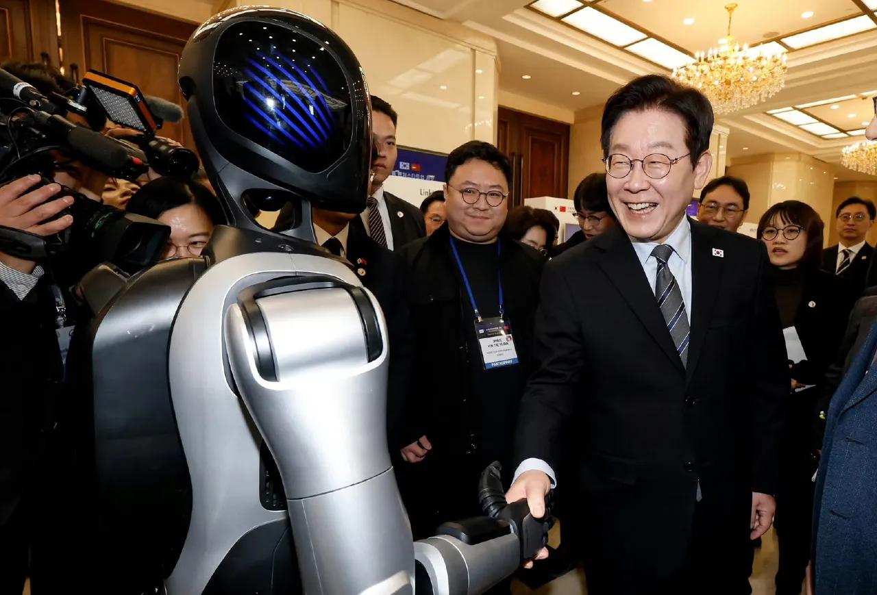 为什么三星的李在镕不跟随李在明访问上海？

不是因为他工作繁忙、行程排不开，而是