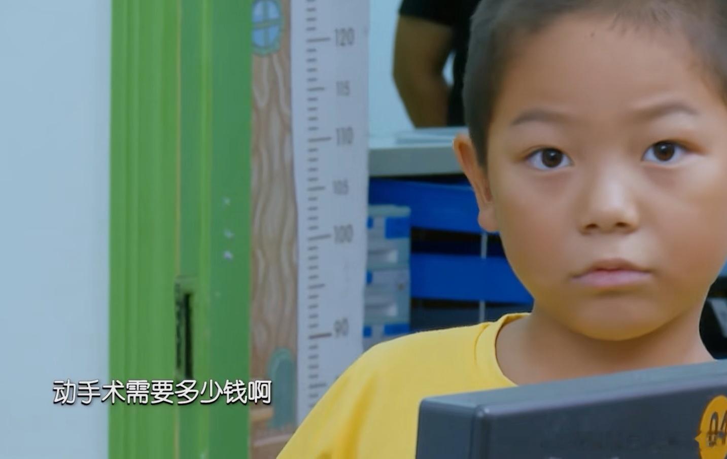 得病需要做手术的小男孩，专门找到为自己做手术的医生问，他这个手术需要花多少钱？如