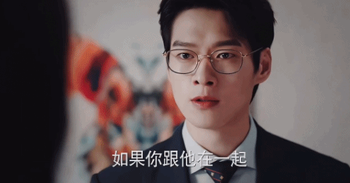 说到伪骨科CP，前两年孟宴臣×许沁，剧里不官配，剧外话题足。25年《双轨》率先为