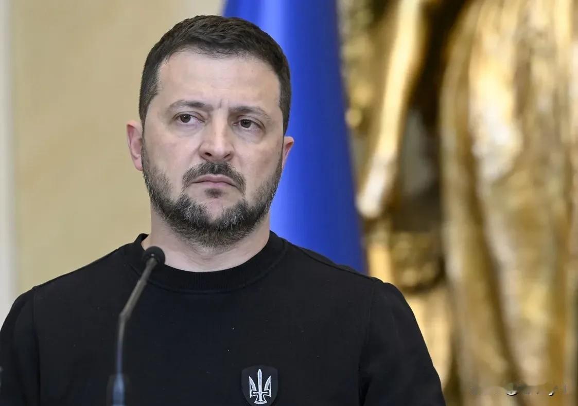 乌媒报道，乌总统泽连斯基发表声明称，当前乌国内能源形势非常严峻。乌克兰的供电供暖