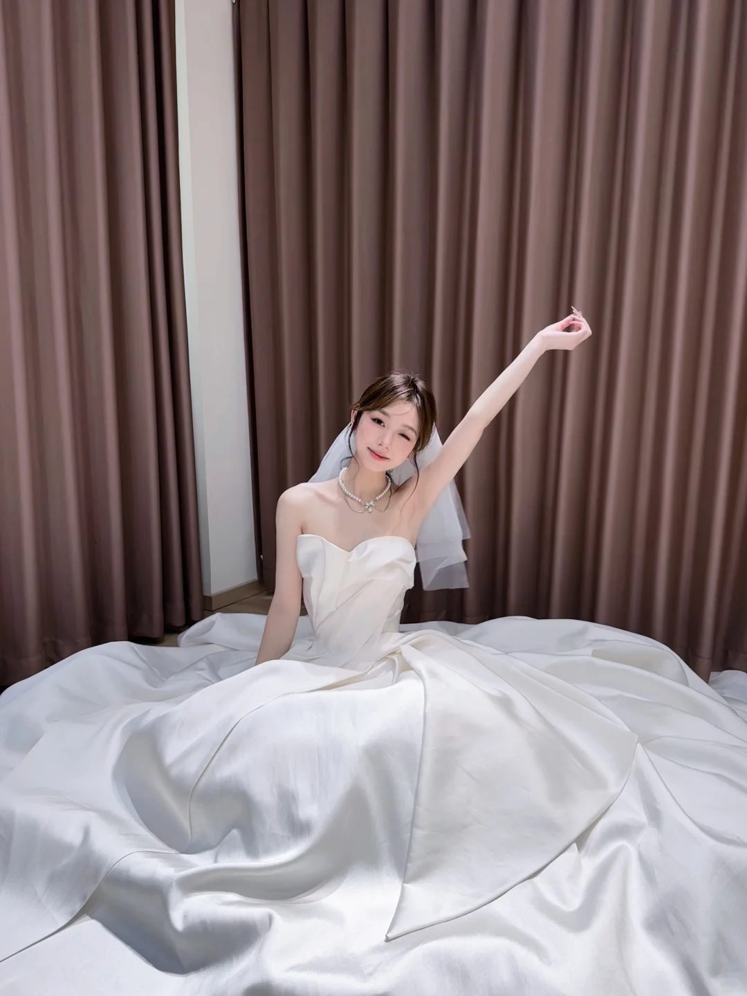 当然要穿次婚纱啦