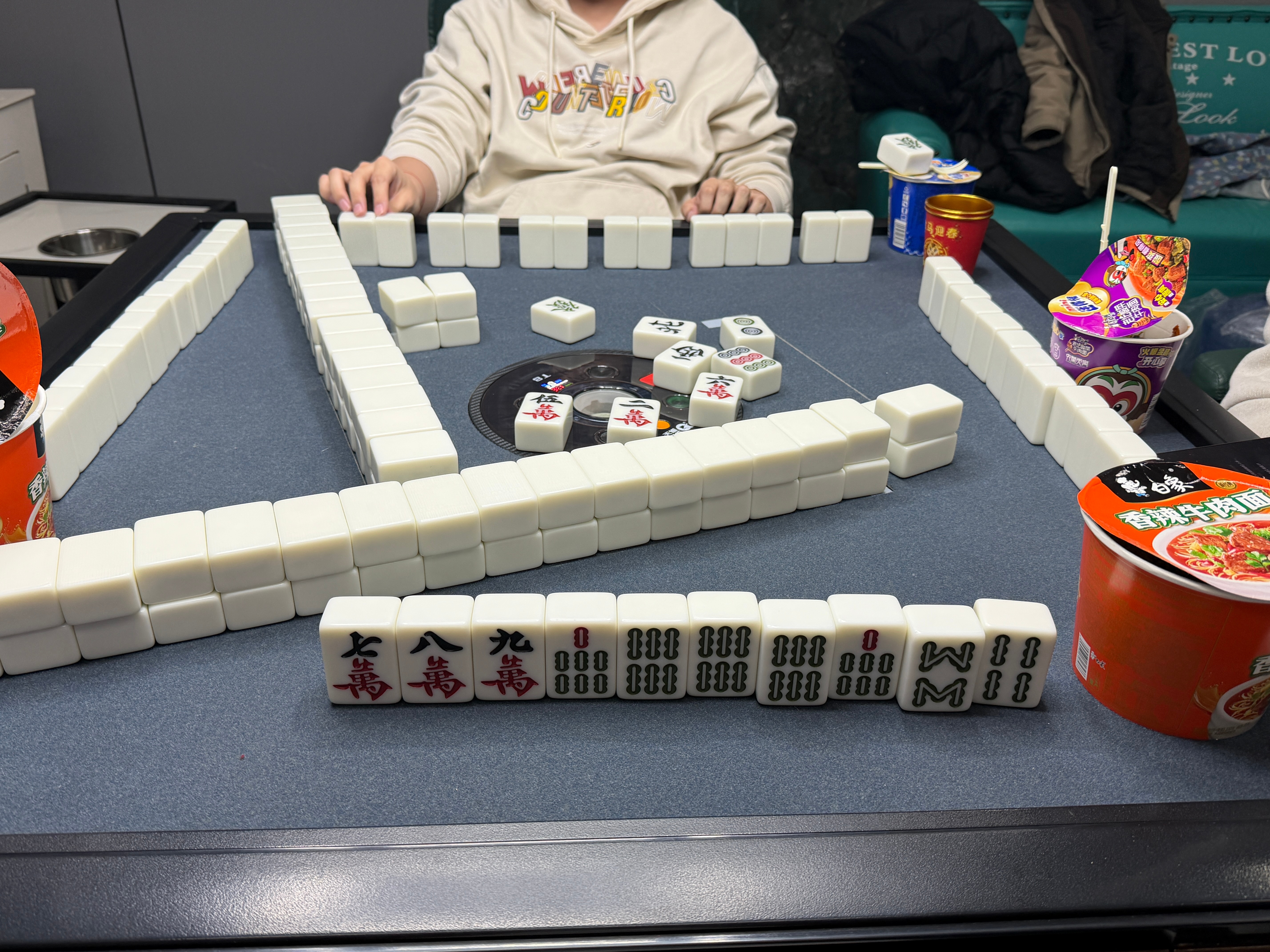 现在年轻人的新年，是不是必打麻将？