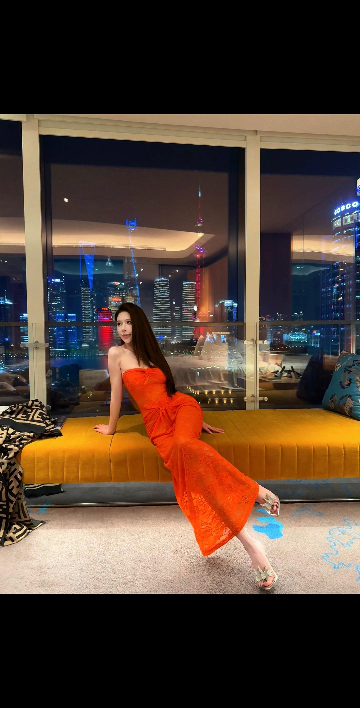 我喜欢你这四个字太直接 我说不出口 只能拐弯抹角的问你 我骚不骚