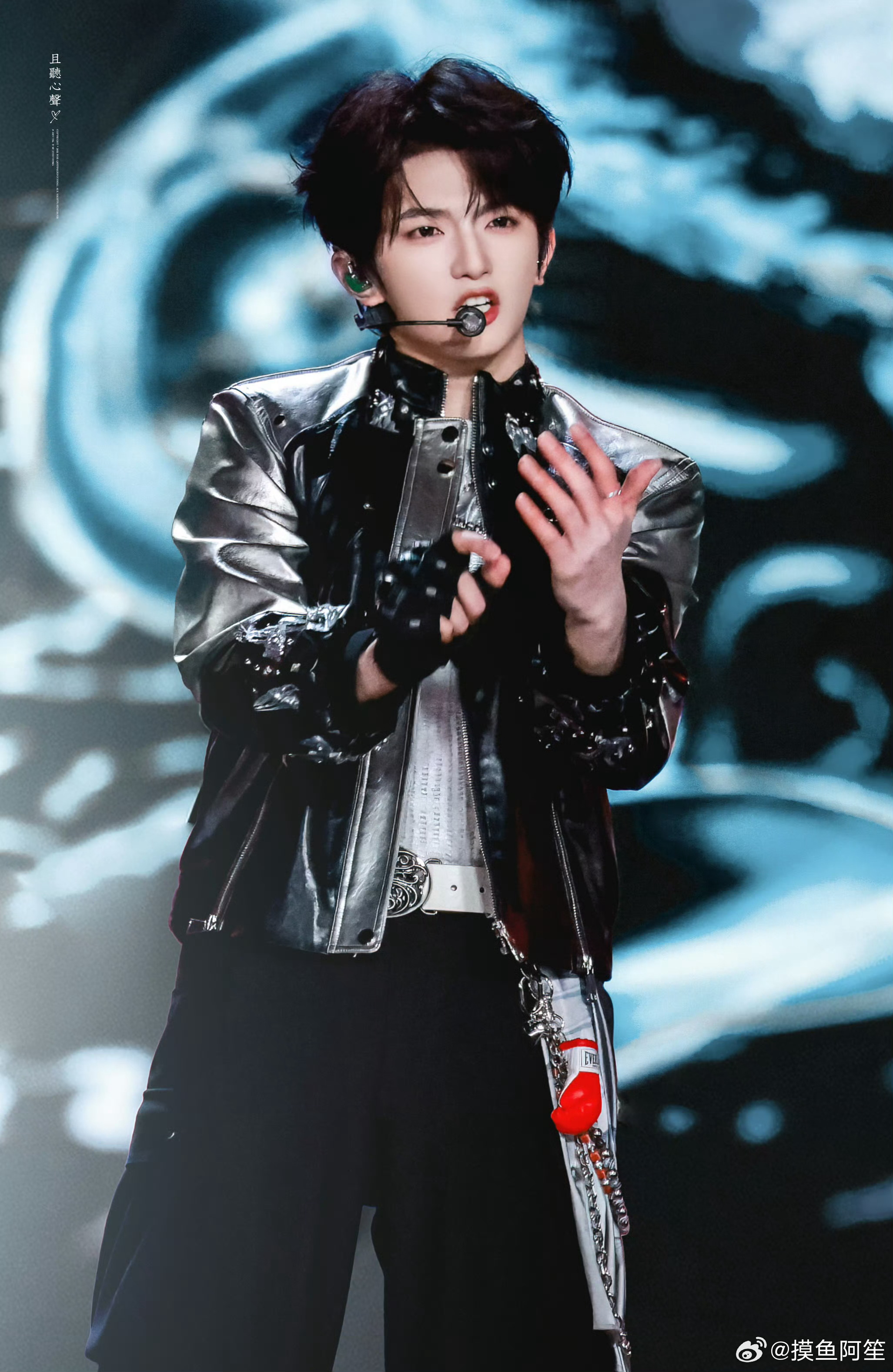 穆祉丞 舞台上的穆祉丞永远在发光！每一个舞台都火力全开，每一次亮相都带着满满的诚