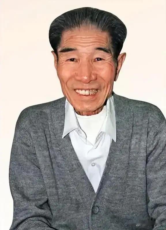 著名演员赵连甲说有一回，他和马季，大老远跑到李文华家中串门。李文华待客十分热情，