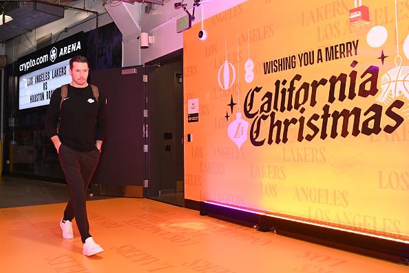 洛杉矶湖人在圣诞大战中再次遭遇惨败，以96比119不敌休斯敦火箭，吞下三连败且全