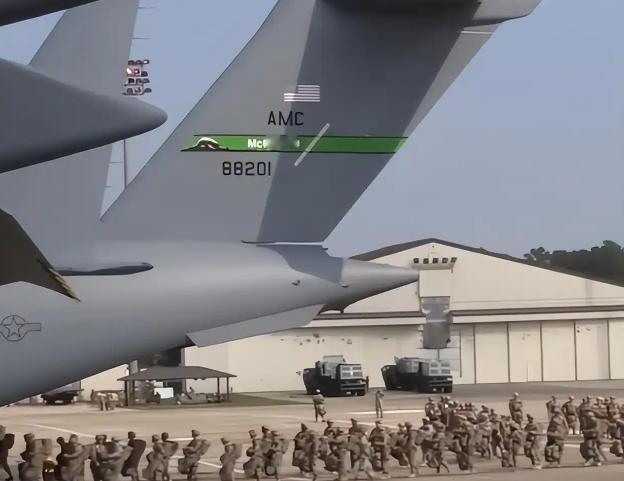 伊朗别再心存幻想了，美国一边在国际上说着要停火，一边正悄悄往中东调精锐部队，目标