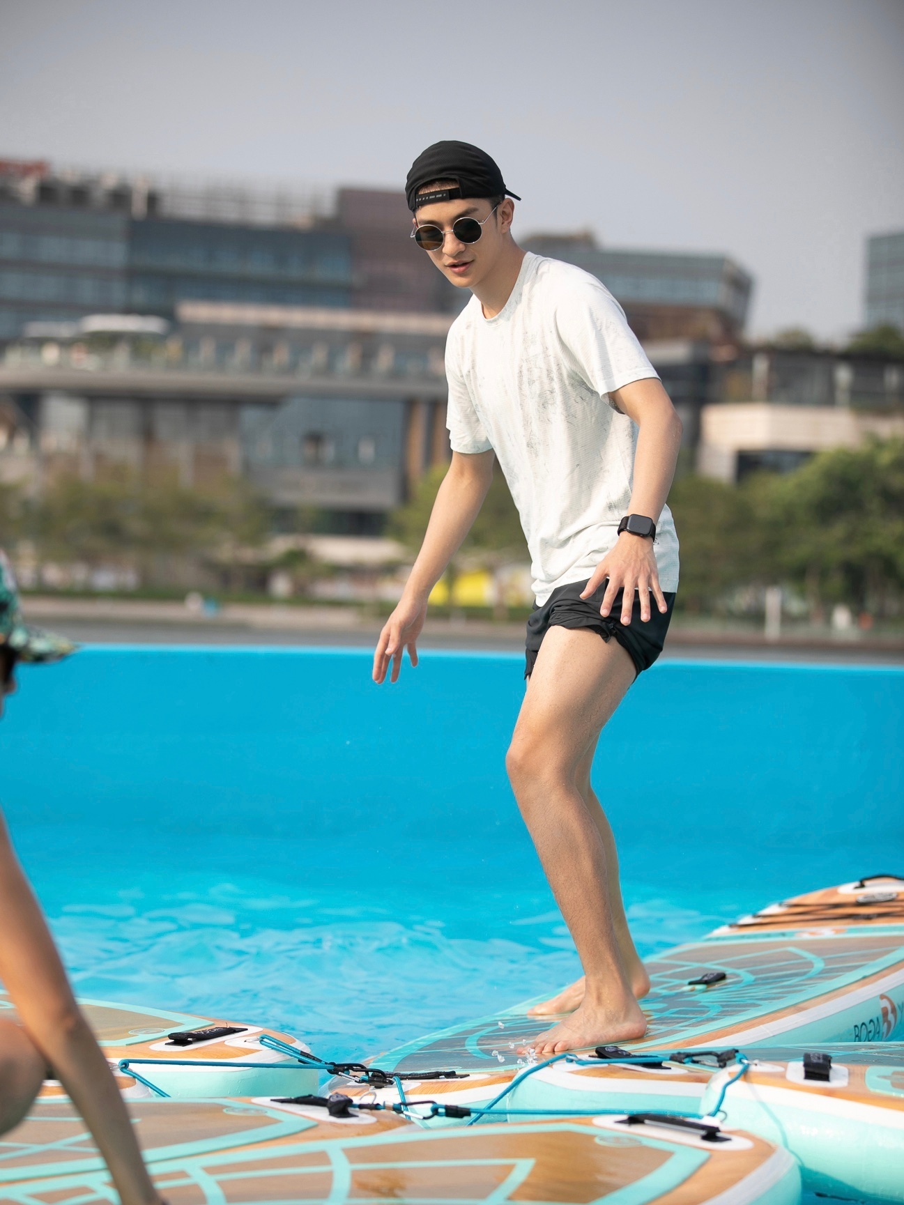 1.都市剧《月下烟火》屈楚萧 原著：装聋作哑2.余承恩跟沈羽洁要合作芒果自制小成