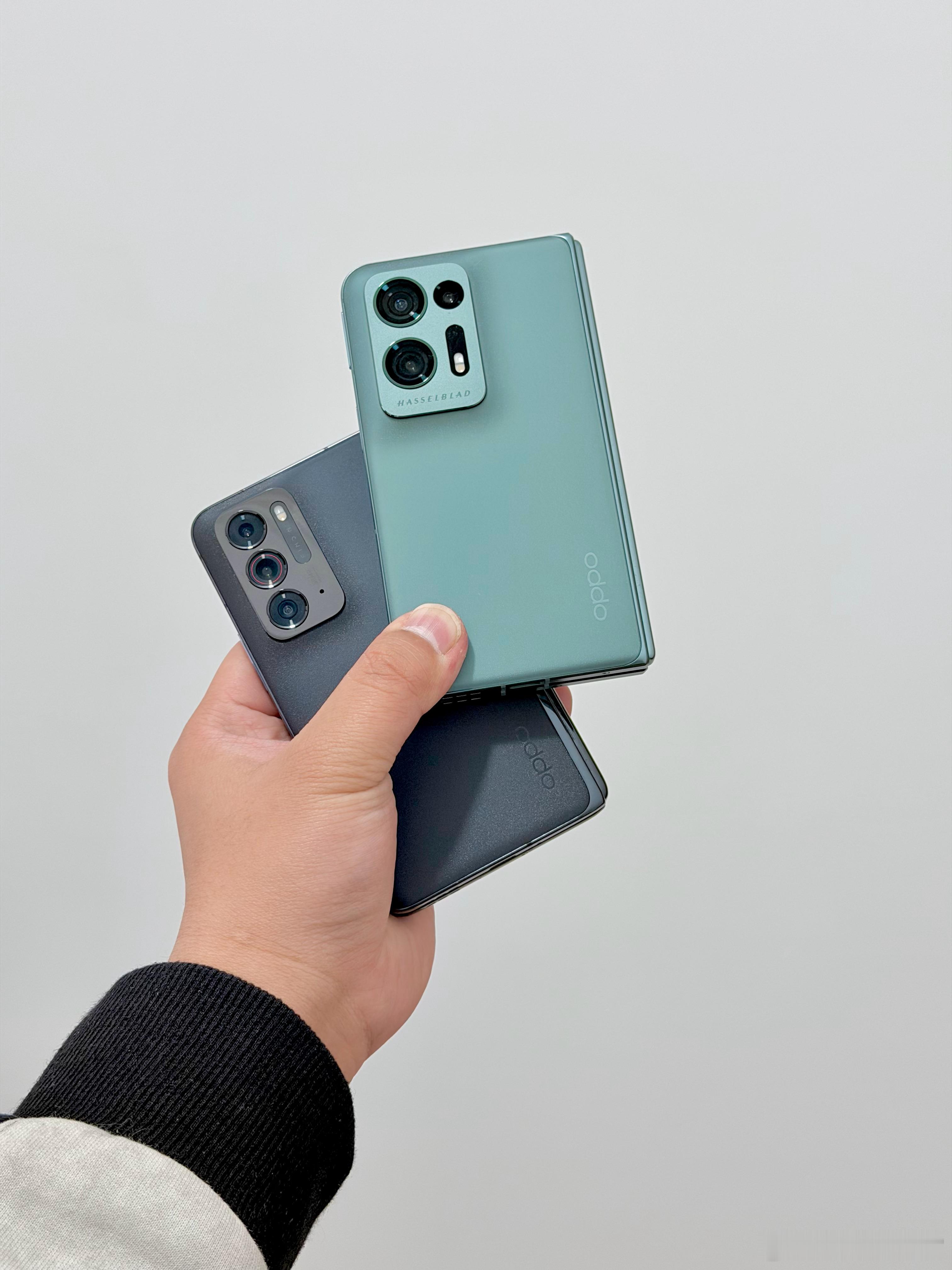 曝iPhoneFold照搬OPPO铰链照搬肯定不至于，但要说搞个黑厂的折叠屏拆开