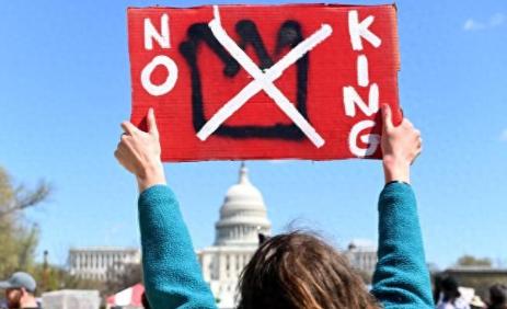 3月28日，这一天全美炸开了锅，终将被刻在美国王朝崩毁的首颗历史准星上。谁能想到