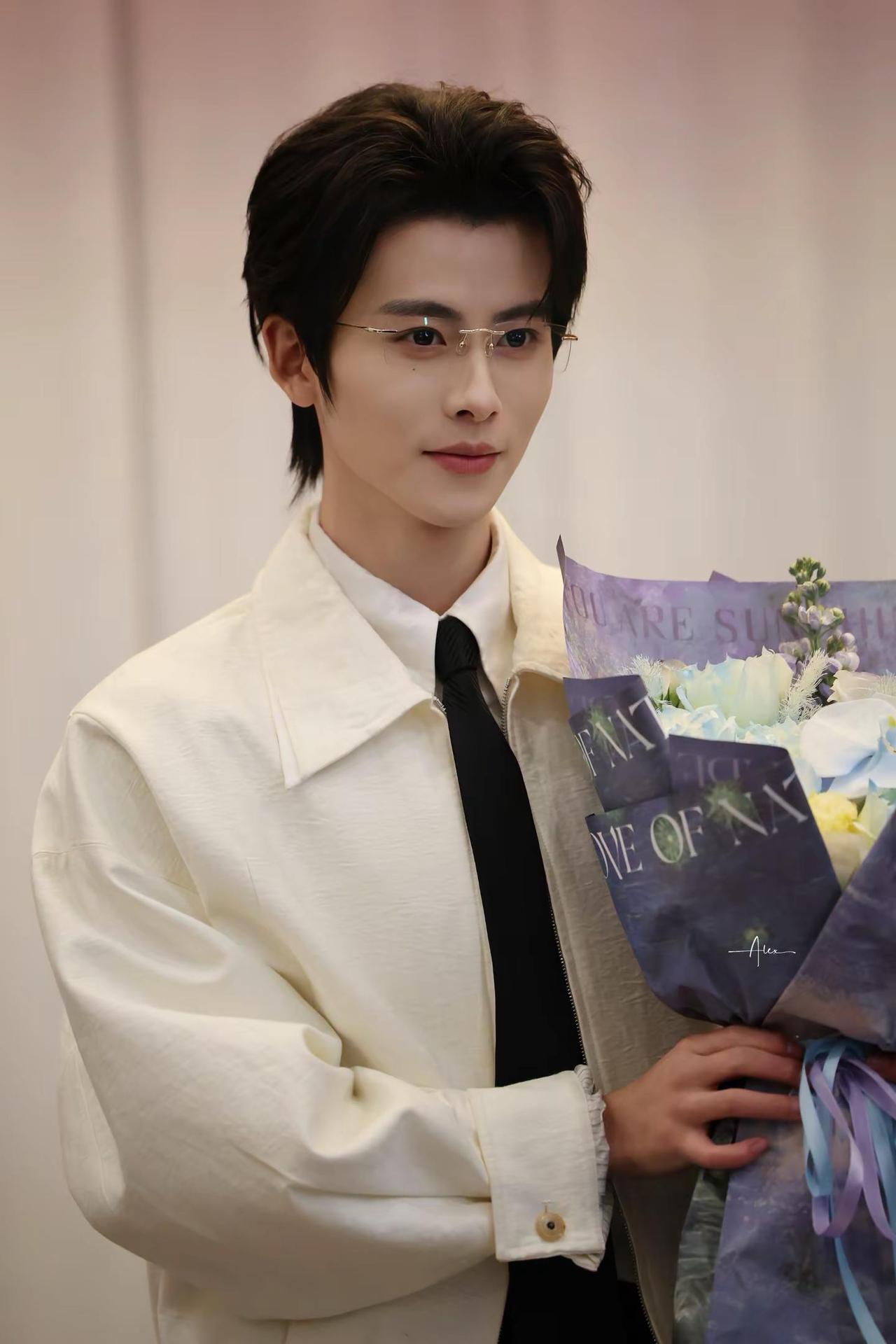 这个秦总好帅吧。一航 短剧 越夜越熟 杀青 斯文败类 @一航 @一航（演员版）