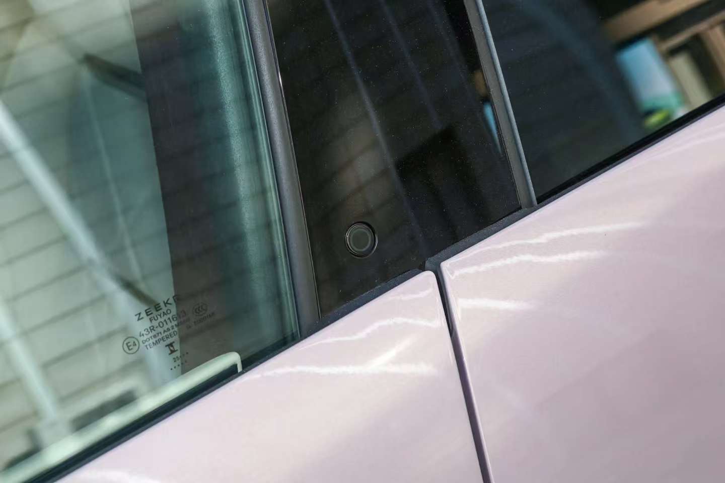 明确禁止全隐藏式门把手 我举双手赞成，这件事没有任何争议点！！我一直很好奇，那几