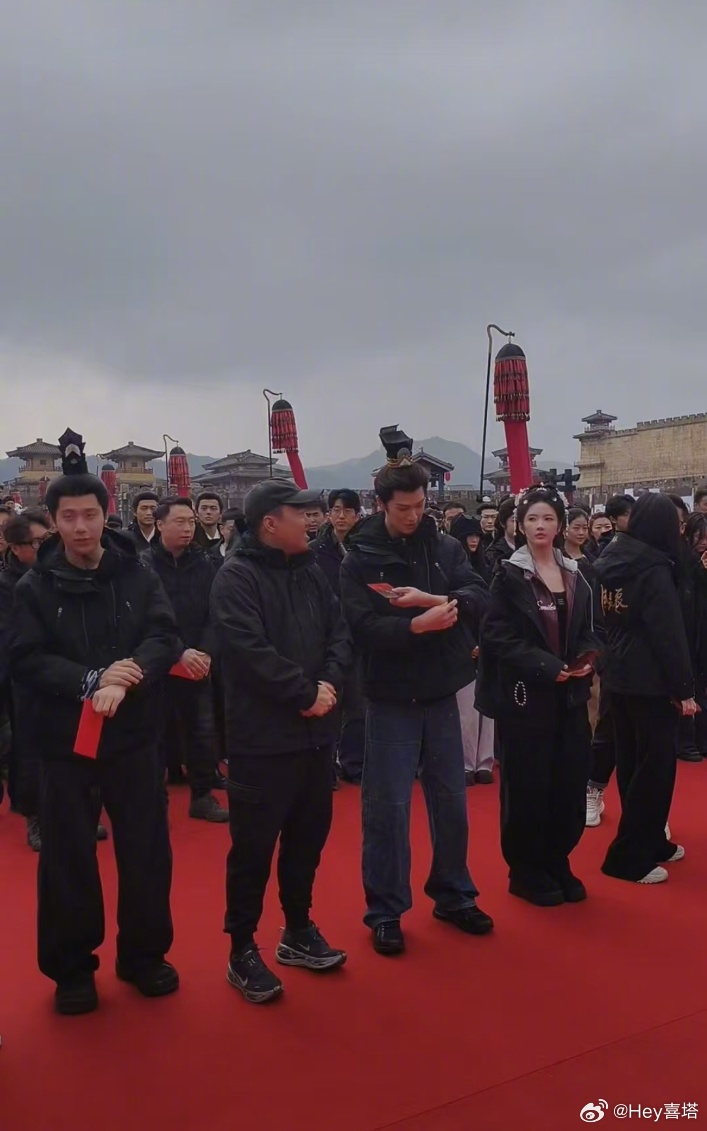 李昀锐刘些宁归良辰开机同框照李昀锐刘些宁同框 李昀锐刘些宁《归良辰》开机同框照?