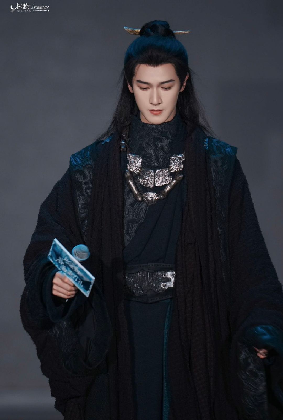 李昀锐老自捞老己 冰湖重生定档0408，李昀锐一人分饰两角既当被捞者又当打捞者，