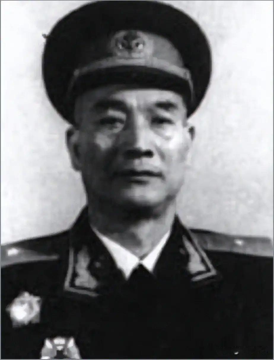 18岁国军上尉被俘，红军放他回家，他却毅然留下，终成开国少将！
 
1931年，