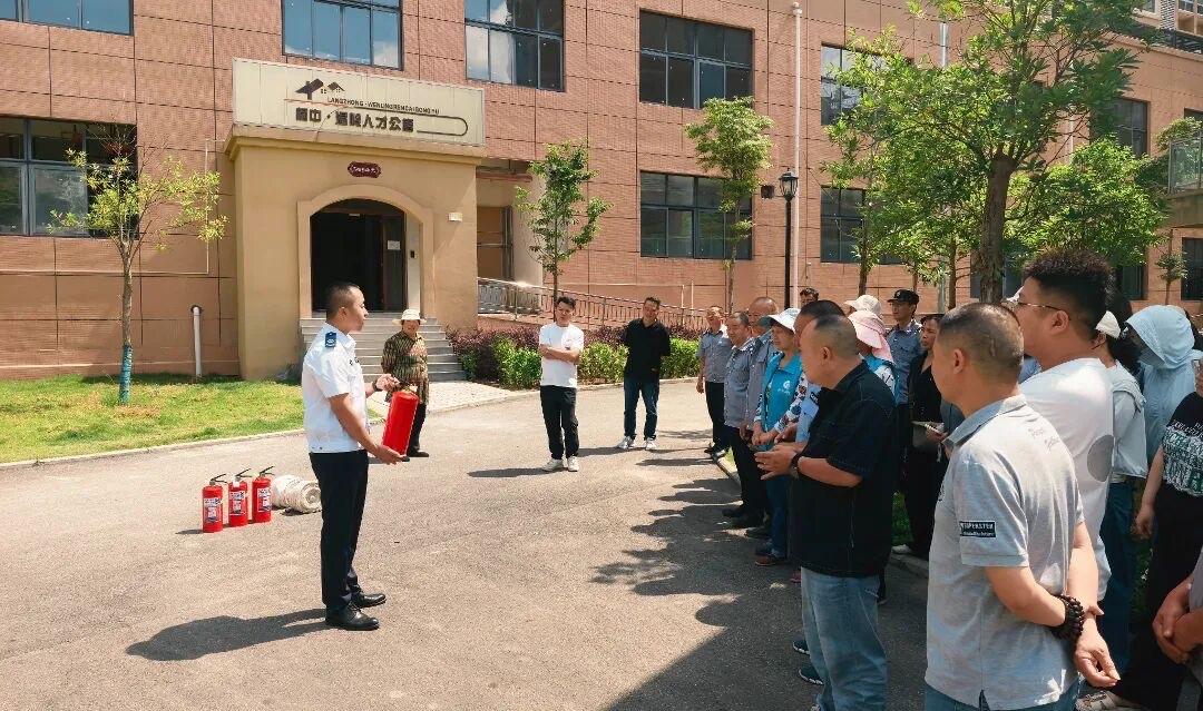 ［阆中鼎成物业开展安全生产月消防安全培训］

近日，阆中鼎成物业联合阆中德苑江景