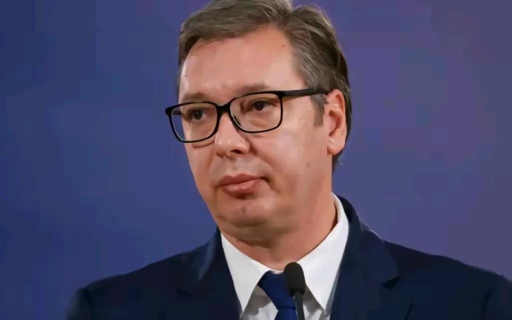 塞尔维亚总统武契奇表示，西方国家采取投资等手段，借其他国家之手，筹划远程军事行动