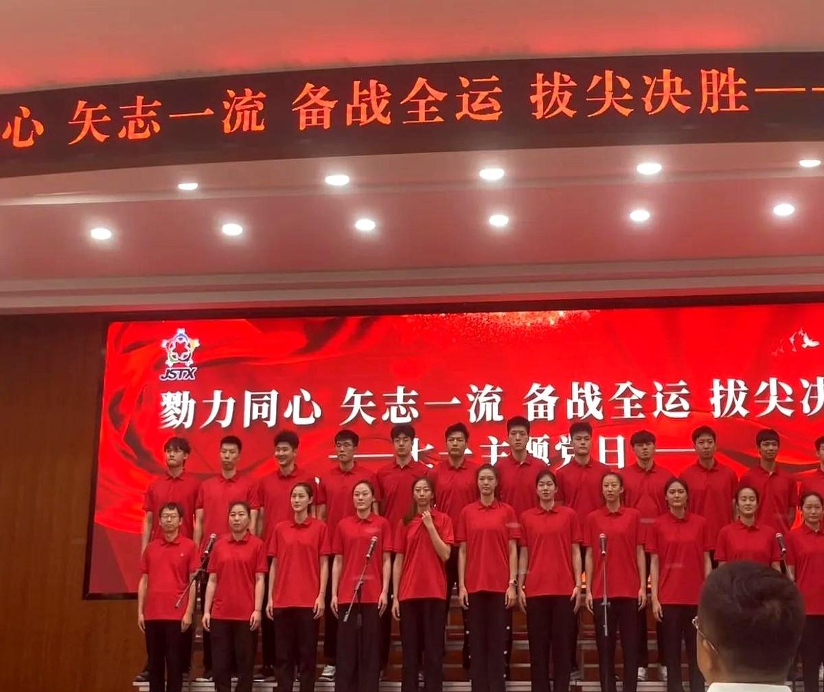 张常宁、刁琳宇领衔江苏排球队参加备战全运会的相关献礼主题活动，并集体献唱《领航》