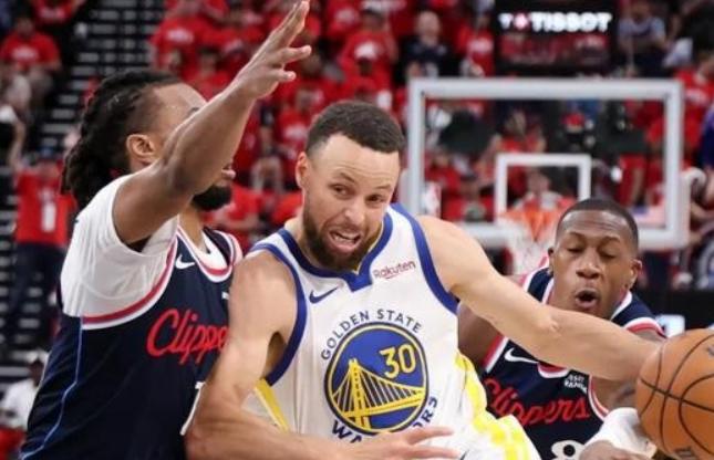 在艰难战胜快船之后，勇士将在明天对阵太阳队。从阵容配置上来看，太阳无疑更胜一筹，