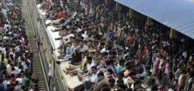 印度极有可能成为一颗”毁灭“世界的定时炸弹，要知道，印度人口看似15亿，但明眼人