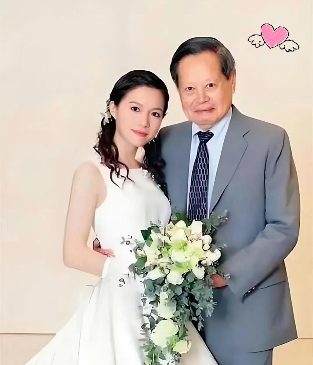 别再酸翁帆“图房子”了！
杨振宁留给她的根本不是清华公寓使用权，而是
能滋养一生