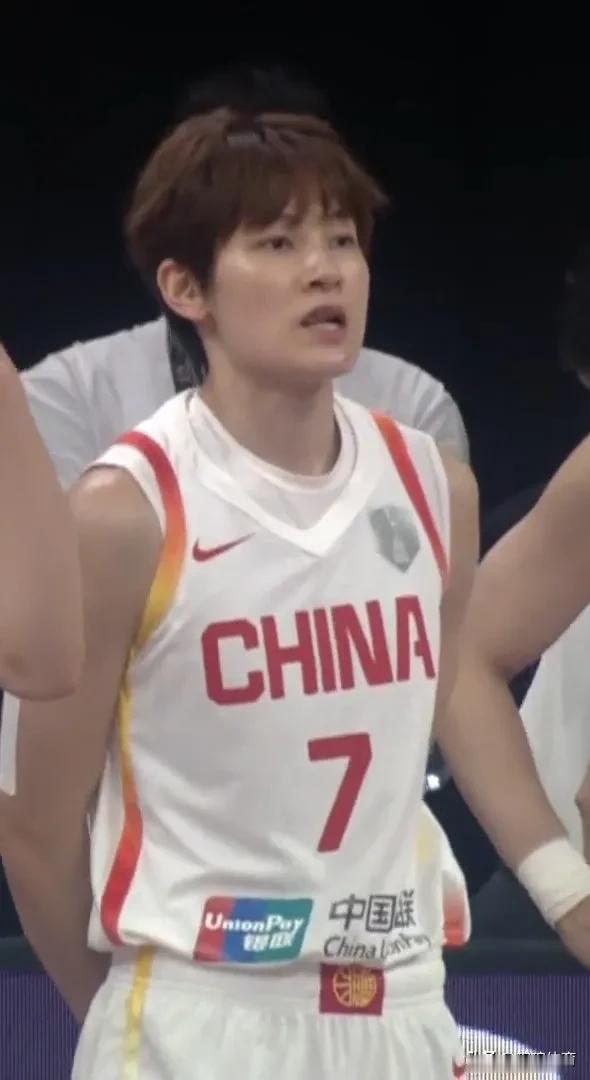 【杨力维点传张子宇篮下得分，张子宇助攻杨力维三分命中】
中国女篮亚洲杯开门红，小