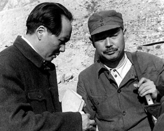 老帅叶剑英这样评价毛主席：“我们那个年代谁不崇拜毛主席呢，极少有人能像他那样，在