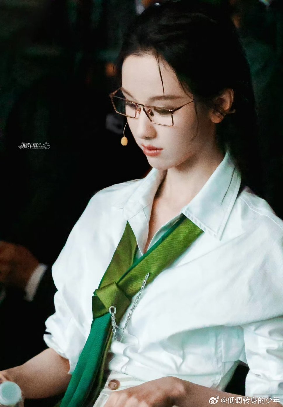 陈都灵以高智感风格精彩亮相零跑品牌活动，陈都灵 真的很不一样谁懂呀！汽车就要理工