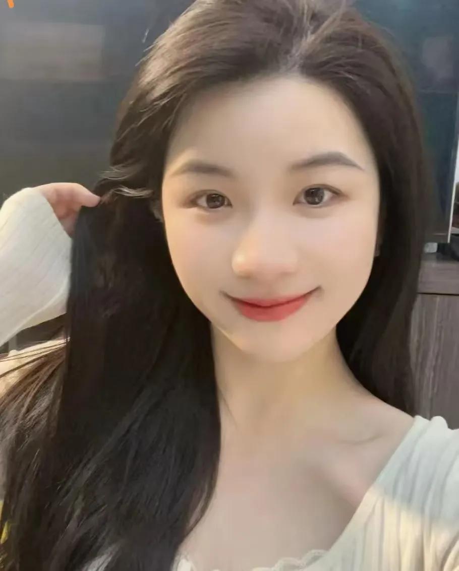 曾经，我也认为女人的一生应该找个依靠，那个人就是男人。然而，在成长的道路上，我逐