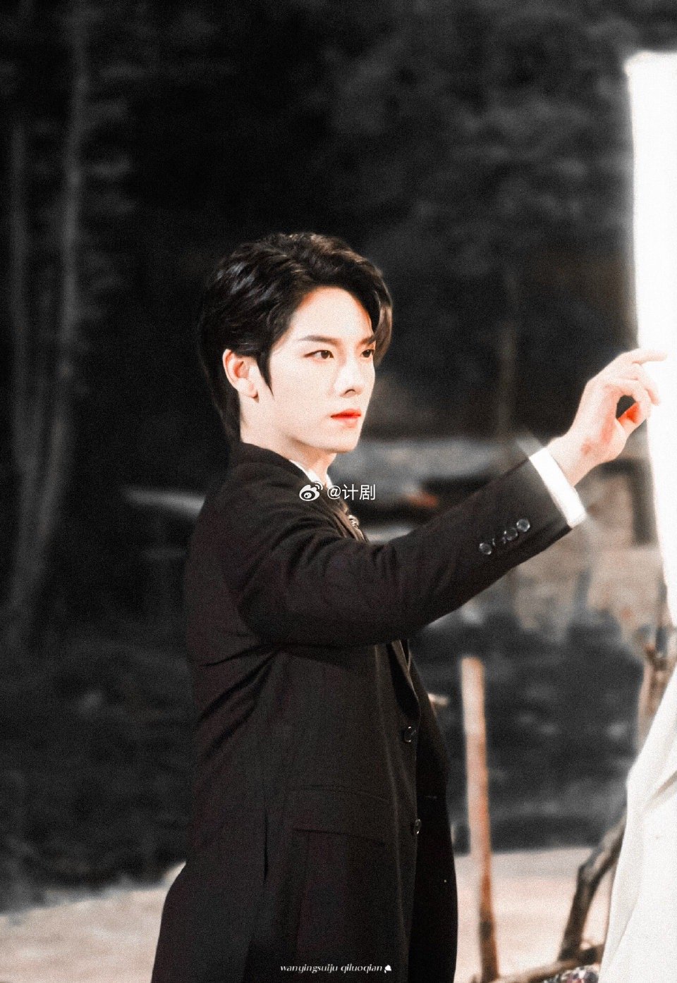 曾辉看着就劲劲的 以前就觉得曾辉身形不错，这次活动更是把那种劲劲的感觉拉满了。体