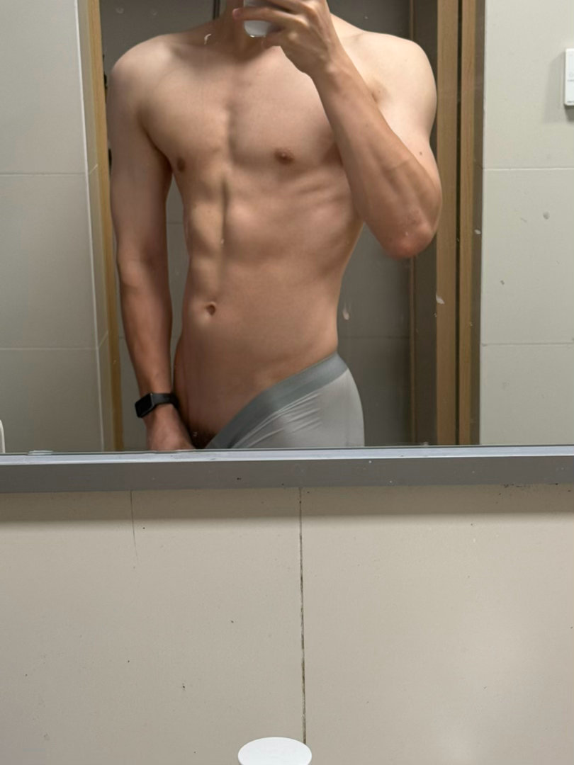 没钱没颜所以只能发点低俗的 ​​​