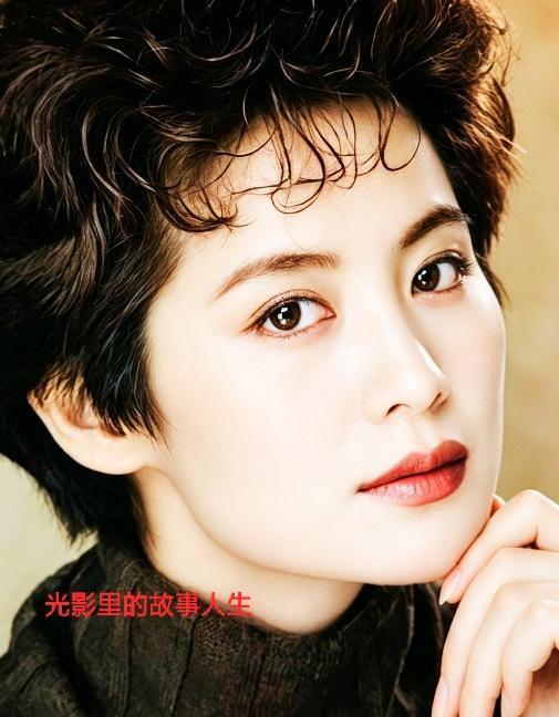 一个靠名气吃饭的女演员，最红的时候没去接戏、没去捞快钱，反而扭头租下医院两幢旧楼