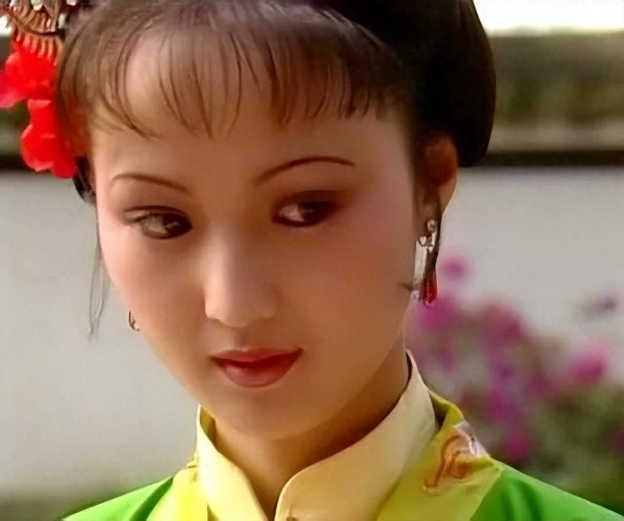 古代夫妻就寝时，通房丫头就在床边守着，夫妻俩真的不会觉得很尴尬吗？
 
古装剧里