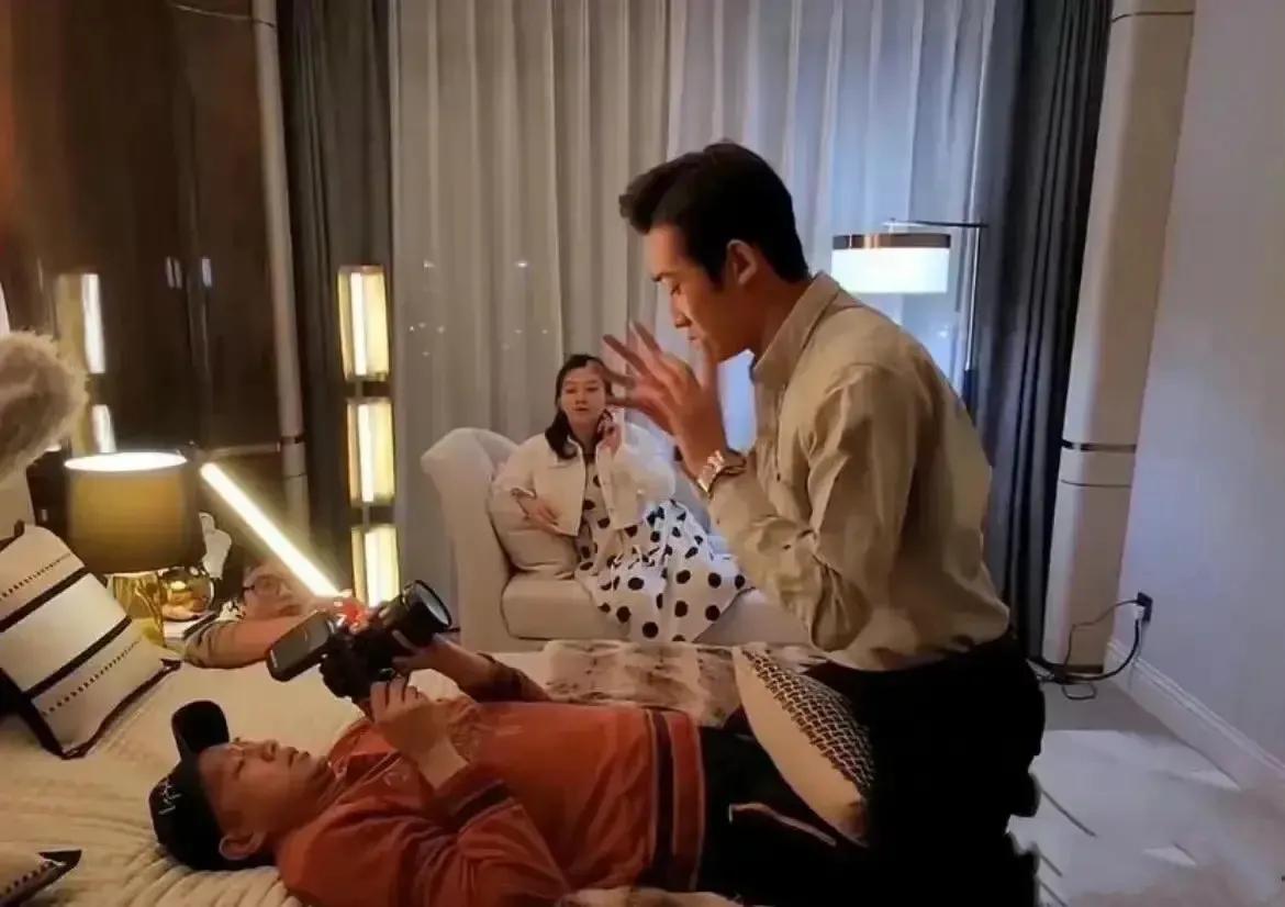 原来电视剧里的男女激情戏是这么拍摄的，瞬间感觉当男演员好难。
原来影视剧里的激情