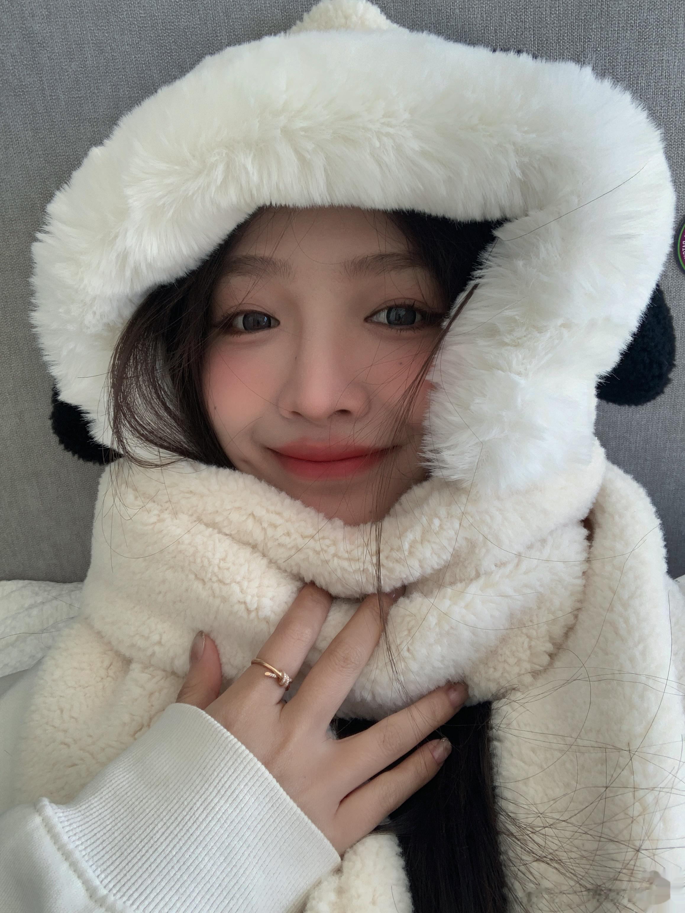 新帽子给的快乐最近的晚霞都好漂亮 火烧云的感觉小号换了个头像我好喜欢 哈哈哈哈哈