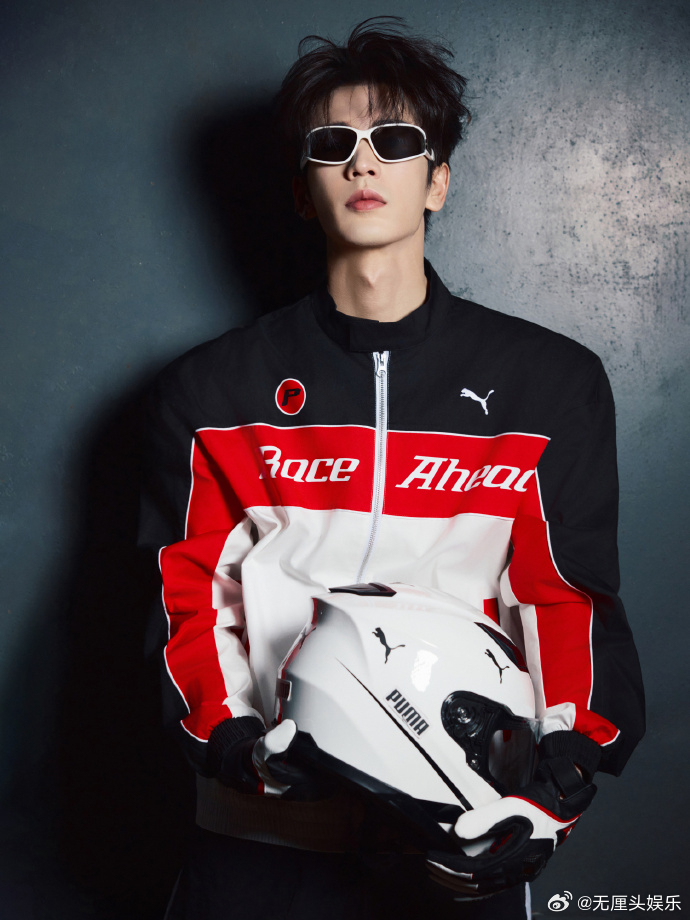 张凌赫赛车风ootd  张凌赫赛车服造型 这是什么人间扳手！银框墨镜+耳骨钉+红