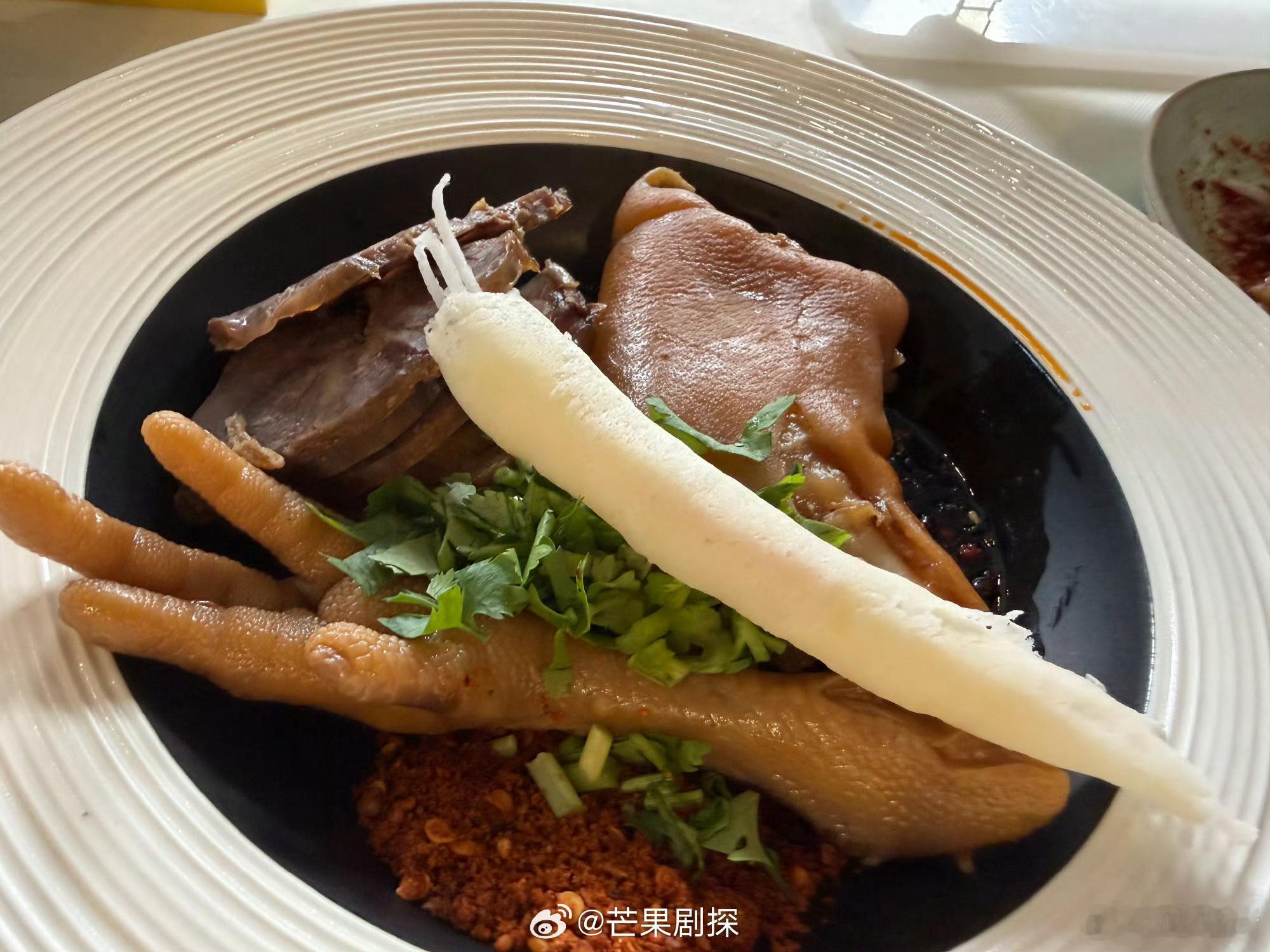 王玉雯打水仗前打水仗后王玉雯一个人吃这么多谁被王玉雯的综艺状态圈粉了！打水仗前后