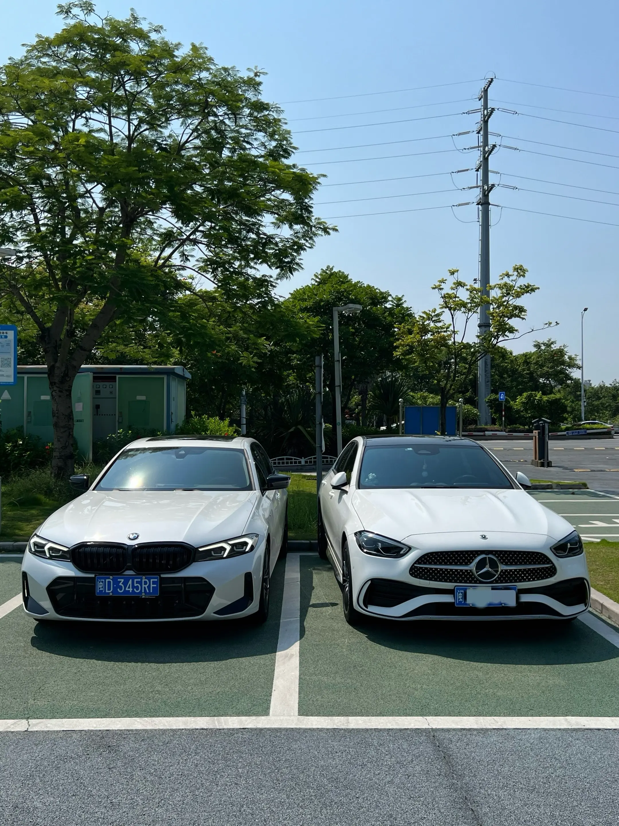 内饰氛围和操控动力你选哪个？宝马3系 奔驰c260l