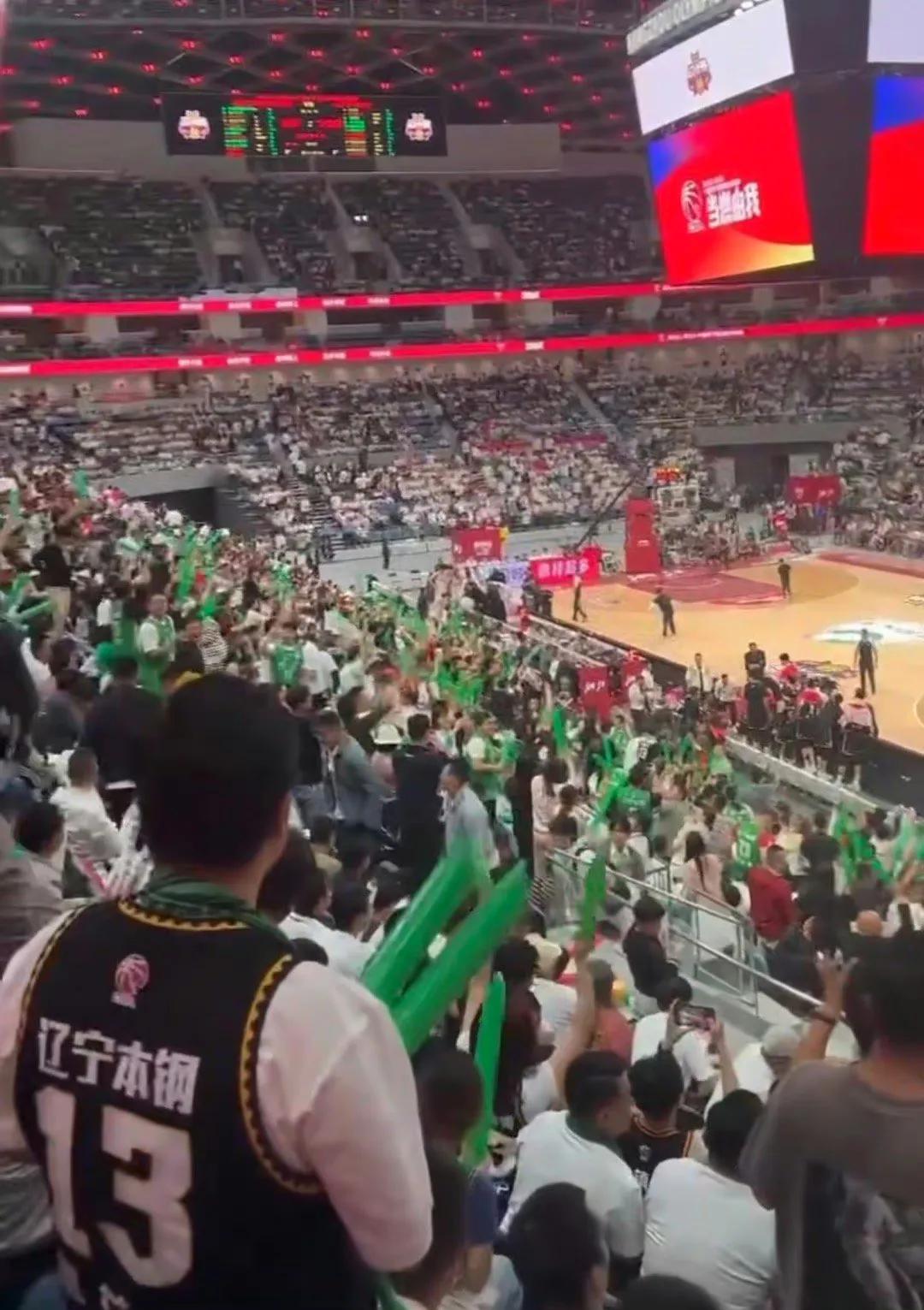 严惩重罚浙江球迷！输球地域攻击+人身攻击辽篮球迷和赵继伟，CBA或终身拉黑！


